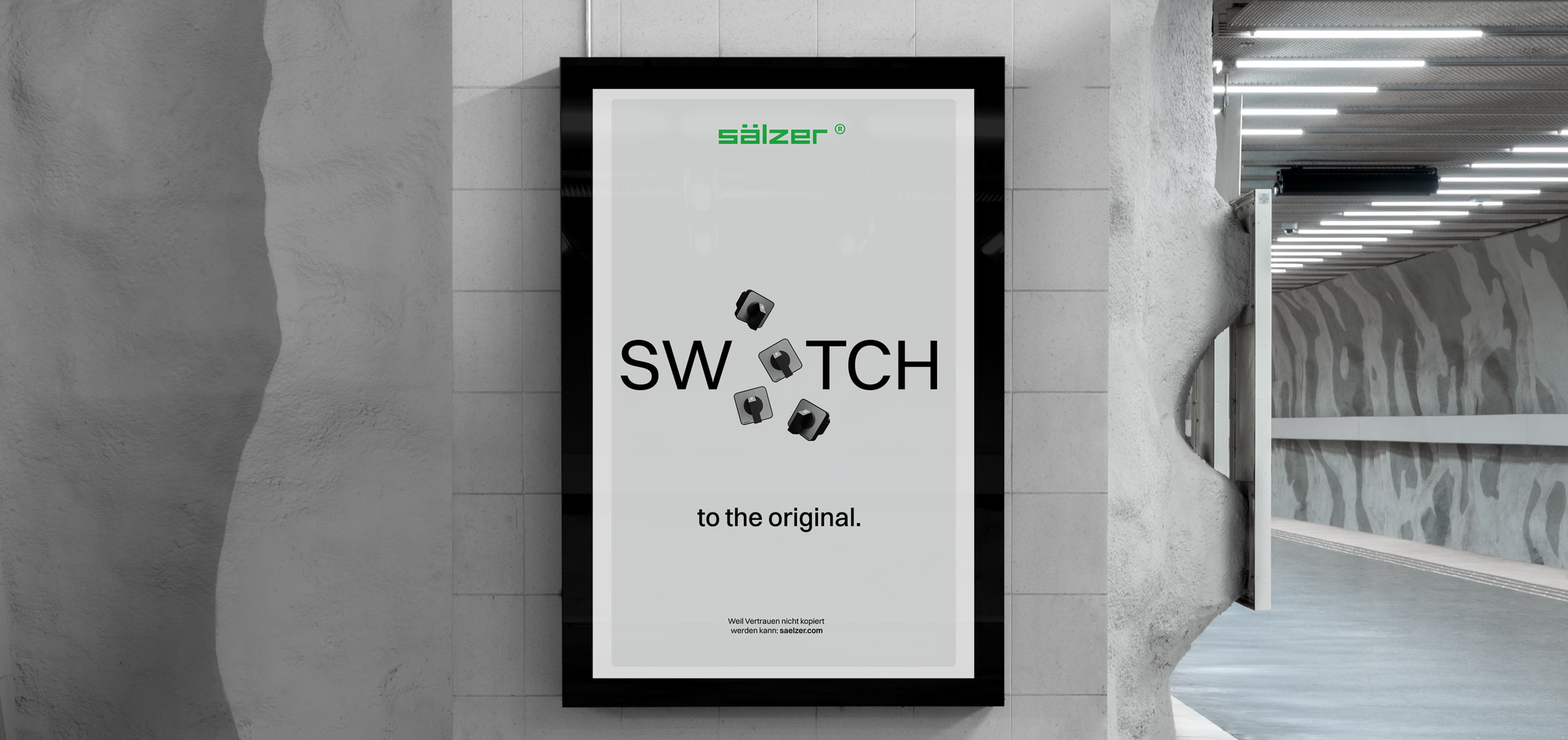 Eine digitale Werbetafel im neuen Sälzer Design, mit der Aufschrift "Switch to the Original".